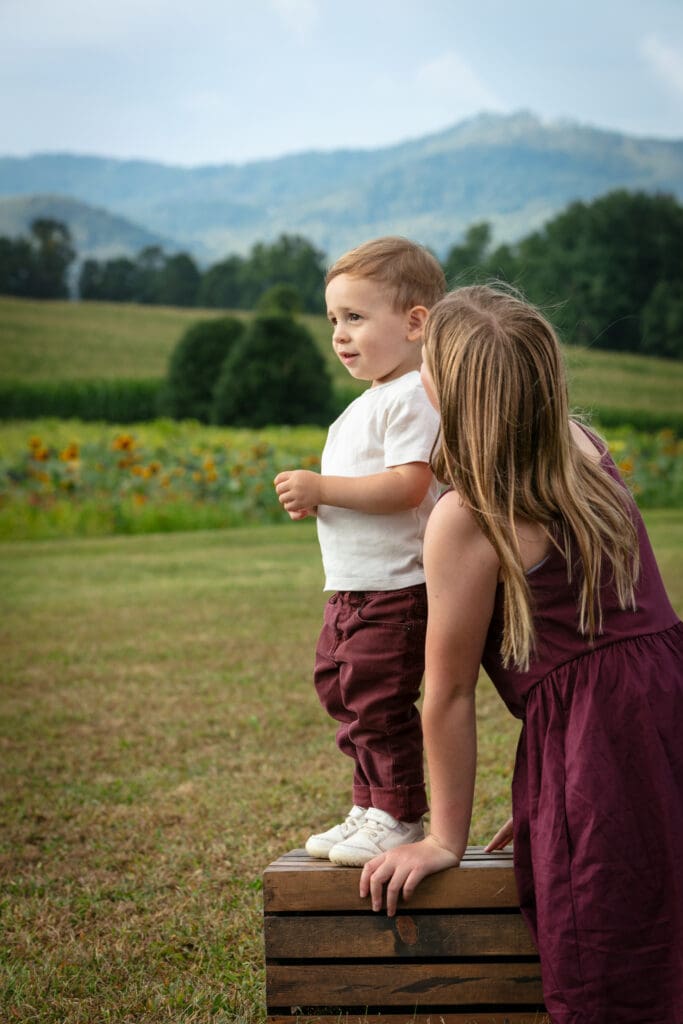 Outdoor kids photos with mountain views in Western North Carolina